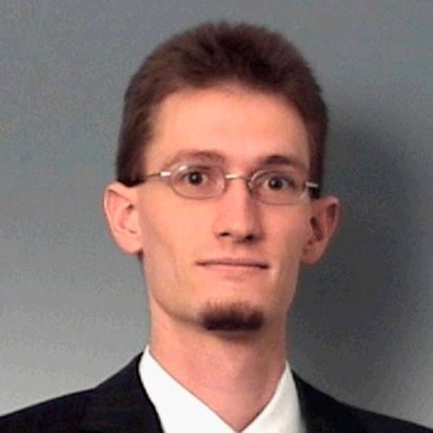 Effiziente KI direkt an der Maschine: Embedded AI in der Praxis
Verpassen Sie nicht den Vortrag von Thomas Kopfstedt, COO & Managing Director bei Shiratech-Konwtion am 16. Mai von 13:30 bis 10:00 Uhr: Ultraschnelle Reaktionen, intelligente Entscheidungen direkt an der Maschine – Embedded AI verändert die Art, wie industrielle Prozesse gesteuert und optimiert werden. Sobald klassische KI-Methoden auf die begrenzten Rechenressourcen von Edge-Geräten treffen, braucht es maßgeschneiderte, kompakte Algorithmen. Sie analysieren Daten direkt vor Ort, wandeln Rohdaten in verwertbare Informationen um und erkennen Muster in Echtzeit. Anhand praxisnaher Anwendungen wird gezeigt, wie Embedded AI industrielle Abläufe effizienter, robuster und autonomer macht – und so den Weg zu einer neuen Generation intelligenter Produktion ebnet.