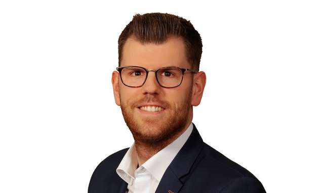 Generative KI: Wer nur an Use Cases denkt, ignoriert die wahren Herausforderungen!
Verpassen Sie nicht den Vortrag von Christoph Kelzenberg, Director Digital Innovations bei Phoenix Contact am 20. Mai von 13:00 bis 13:45 Uhr: Generative KI macht es möglich: Plötzlich kann fast jeder im Unternehmen von den Vorteilen dieser Technologie profitieren. Doch die meisten sind keine KI-Experten – und oft ahnungslos über Risiken und regulatorische Vorgaben. Erfolgreiche KI-Nutzung erfordert deshalb mehr als nur spannende Use Cases. Entscheidend sind klare organisatorische Strukturen, die den sicheren und effektiven Einsatz dieser Technologie erst ermöglichen.