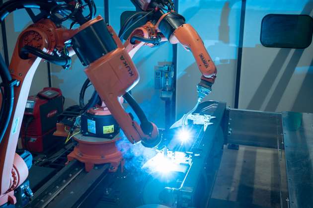 Dank der zwei High-End-Roboteranlagen von Kuka kann Hase nun bis zu 25.000 Öfen im Jahr produzieren – zuvor waren es maximal 15.000.