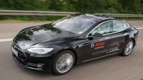 Automatisiertes Fahren bei Bosch: Seit Anfang 2013 erprobt Bosch das automatisierte Fahren im öffentlichen Straßenverkehr – neuerdings auch mit Erprobungsfahrzeugen auf Basis Tesla Model S.