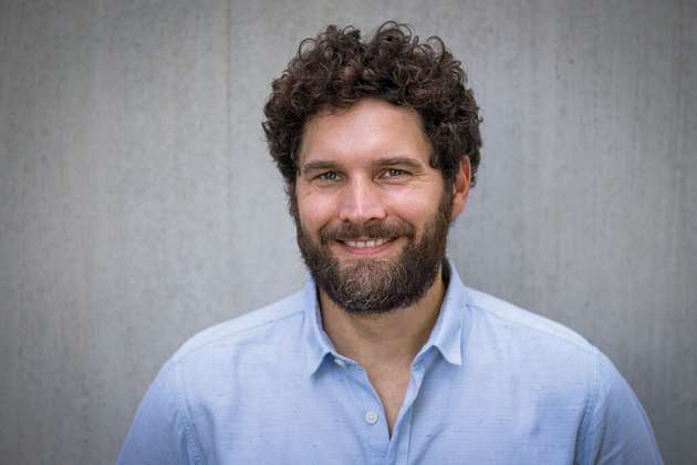 Stephan Ortmann, Technischer Vertrieb, Harter: „Harter bietet seit über 15 Jahren effiziente und nachhaltige Trocknungslösungen für die Lebensmittelindustrie an. Mit moderner Wärmepumpentechnologie lassen sich dabei bis zu 75  Prozent Energie einsparen. Wird die Wärmepumpe mit ausschließlich grünem Strom betrieben, ist sogar eine CO2-neutrale Trocknung möglich. Die Produkte werden schonend überwiegend im Niedertemperaturbereich bis maximal 75 °C getrocknet. So bleiben wertvolle Inhaltsstoffe weitgehend erhalten, das Aroma bleibt intensiv und auch die Optik spricht den Kunden an. Die Technologie ermöglicht gleichmäßige Ergebnisse, hohe Prozesssicherheit und maximale Ressourcenschonung – und leistet so einen wertvollen Beitrag für Qualität, Effizienz und Umwelt.“