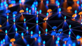 Die Übertragungsgeschwindigkeit von 448 Gbit/s beschleunigt die Datenübertragung zwischen Rechen- und Netzwerkknoten, reduziert die Latenzzeit und verbessert die Effizienz von KI/ML-Modellen.