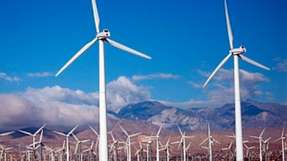 Ein starken Bremseffekt kann die Energieerzeugung von großen Windparks erheblich reduzieren.