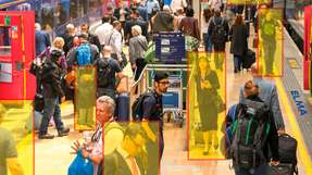 Die Plattform eignet sich besonders für Anwendungen mit hoher Sensorikdichte und Bedarf an Echtzeitverarbeitung. In der Bahn können damit Personenströme analysiert, unbefugte Zugänge erkannt oder automatisierte Durchsagen zur Wagenbelegung gesteuert werden.