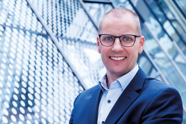 Rainer Mundt, Head of Marketing für Product Inspection and Development, Mettler-Toledo Deutschland: „Mettler-Toledo unterstützt Hersteller bei der Produktion gesünderer und nachhaltigerer Lebensmittel. Unsere Lösungen zur Fremdkörpererkennung – Metalldetektion und Röntgeninspektion – erkennen und filtern physikalische Verunreinigungen vom ersten bis zum letzten Produktionsschritt. Durch die Entfernung von Verunreinigungen können Produkte überarbeitet, Abfall vermieden und Nachhaltigkeitsbemühungen unterstützt werden. Hersteller können Produktverluste durch Kon­trollwägungen und Röntgenlösungen zur Erkennung von Über- und Unterfüllung vermeiden. Optische Inspektionssysteme bestätigen die korrekte Kennzeichnung für Allergikersicherheit. Durch verbesserte Produktqualität und Abfallreduzierung tragen wir zu einer gesünderen und nachhaltigeren Welt bei.“