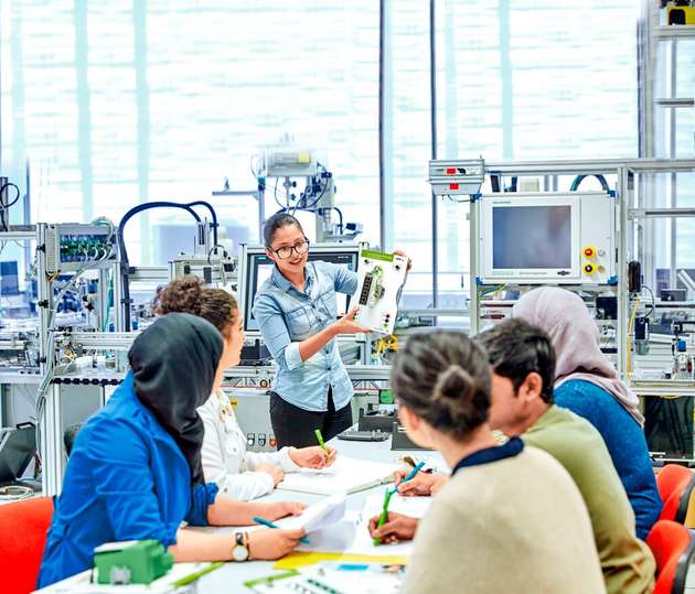 Zukunft im Training: Industrieexperten und Bildungsakteure fördern nachhaltige Lösungen und qualifizieren Fachkräfte.