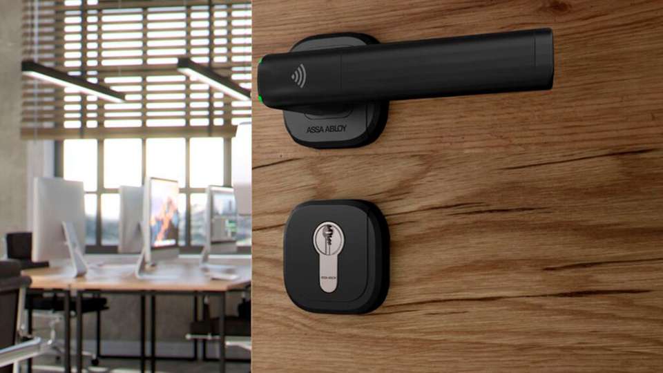 Der neue Aperio H100 in Schwarz kombiniert elegantes Design mit leistungsfähiger digitaler Zutrittskontrolle für moderne Innenräume.