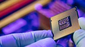 Die Europäische Kommission will Europas Anteil an der globalen Mikrochip-Produktion bis 2030 auf 20 Prozent steigern. Ein aktueller Bericht des Europäischen Rechnungshofs kritisiert jedoch große Umsetzungslücken und nennt das Ziel derzeit unrealistisch.