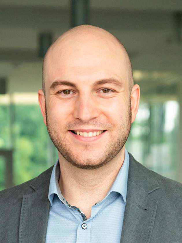 Martin Folz ist koordinierender KI-Trainer im Mittelstand-Digital Zentrum Chemnitz. Zu seinen Schwerpunkten zählen die Themen künstliche Intelligenz, IoT, Lean Production und Qualitätsmanagement. Neben acht Jahren Auslandserfahrung sammelte er auf diesen Gebieten Erfahrungen bei verschiedenen Automobil- und Zulieferkonzernen, bevor er sich mit Leidenschaft auf KMU fokussierte, um diese bei ihren Digitalisierungsvorhaben zu unterstützen.