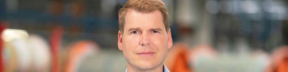 Ralf Preißer, Werksleiter bei Helukabel: „Wir haben viel Basiswissen zum Thema Lean Management geschult, woraus einige tolle Projekte entstanden sind: etwa zur Arbeitsplatzgestaltung, Rüstzeitoptimierung, Automatisierung oder im administrativen Bereich. Vieles davon haben wir gleich in die Praxis umgesetzt.“