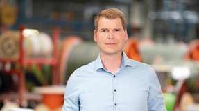 Ralf Preißer, Werksleiter bei Helukabel: „Wir haben viel Basiswissen zum Thema Lean Management geschult, woraus einige tolle Projekte entstanden sind: etwa zur Arbeitsplatzgestaltung, Rüstzeitoptimierung, Automatisierung oder im administrativen Bereich. Vieles davon haben wir gleich in die Praxis umgesetzt.“