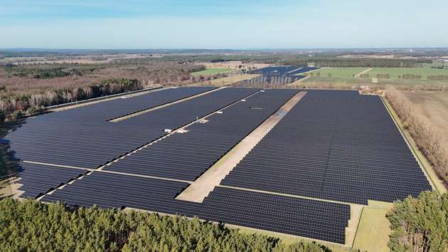 Für den Solarausbau in Brandenburg haben Trianel und Greentech gemeinsam einen Solarpark mit 70,4 MWp realisiert.