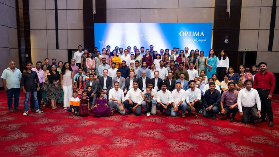Feierlicher Start in Pune: Zum Eröffnungstag waren auch die Familien der Optima Mitarbeiten-den eingeladen.