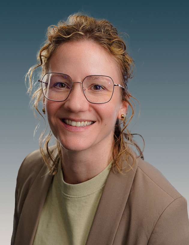 Christiane Schlottbom, Marketing Director DACH, Emerson: „Die digitale Transformation gestaltet die Lebensmittel- und Getränkeindustrie grundlegend um und ermöglicht Herstellern, auf die steigende Nachfrage nach gesünderen und nachhaltigeren Produkten zu reagieren. Bei Emerson unterstützen wir diese Entwicklung mit unserer Vision der „Boundless Automation“, die leistungsstarke softwaredefinierte Architekturen bereitstellt, um Datensilos aufzulösen und das volle Potenzial von Daten freizusetzen. Mit unseren Technologien können Unternehmen den Energieverbrauch optimieren, Qualitätsprobleme antizipieren und Abweichungen frühzeitig erkennen. Mit vorausschauender Wartung und dynamischen Modellen verbessern wir die Zuverlässigkeit und verhindern Ausfälle, wodurch Anlagen effizienter und nachhaltiger arbeiten.“