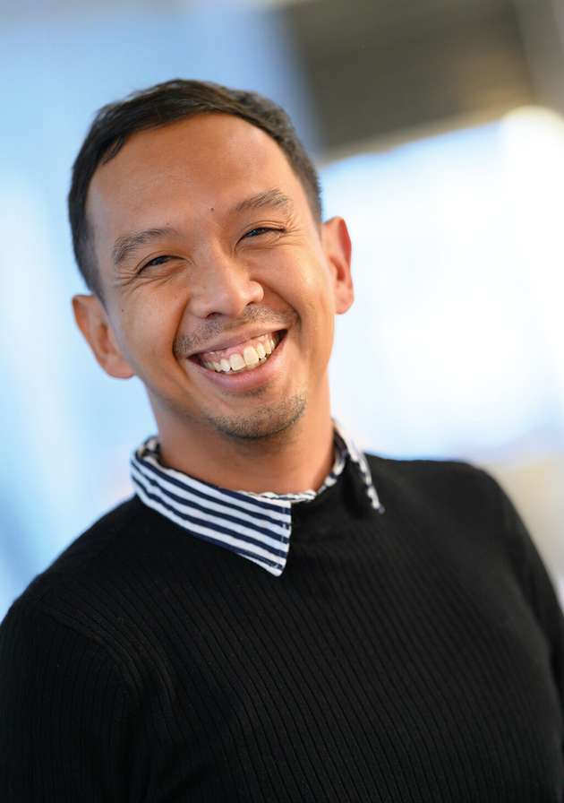 Rifki Winanto, Global Marketing Manager Food & Beverage, Siemens: „Siemens-Lösungen sind darauf ausgelegt, den Ressourcenverbrauch zu optimieren und gleichzeitig die Produktivität zu maximieren. Energieeffiziente Antriebe und intelligente Steuerungssysteme tragen dazu bei, den ökologischen Fußabdruck der Lebensmittelproduktion zu reduzieren. Innovative Technologien wie Edge Computing und industrielle Künstliche Intelligenz erhöhen die Flexibilität und Effizienz der Produktionsprozesse. Dies ermöglicht eine präzise Steuerung und Überwachung der Produktionslinien, was zu einer höheren Produktqualität und geringeren Ausschussraten führt. Zudem investiert Siemens in Forschung und Entwicklung, um neue Verarbeitungstechnologien zu entwickeln, die eine schonende Lebensmittelproduktion ermöglichen. Unsere Lösungen unterstützen die vollständige Rückverfolgbarkeit der Produktionsprozesse durch IoT-Technologien und umfassende Datenanalysen.“