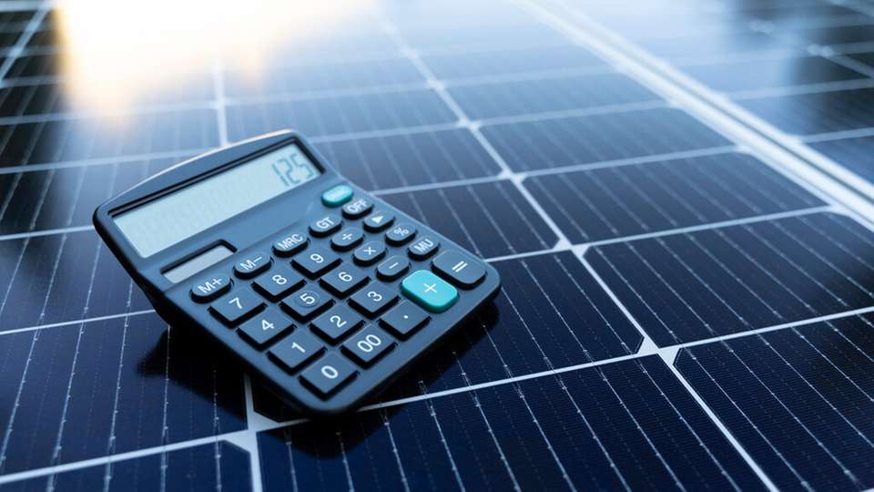Solarstromrechner sollen künftig verlässlichere und nachvollziehbare Ergebnisse liefern, indem sie auf realistischen Annahmen basieren und ihre Berechnungsgrundlagen transparent offenlegen.