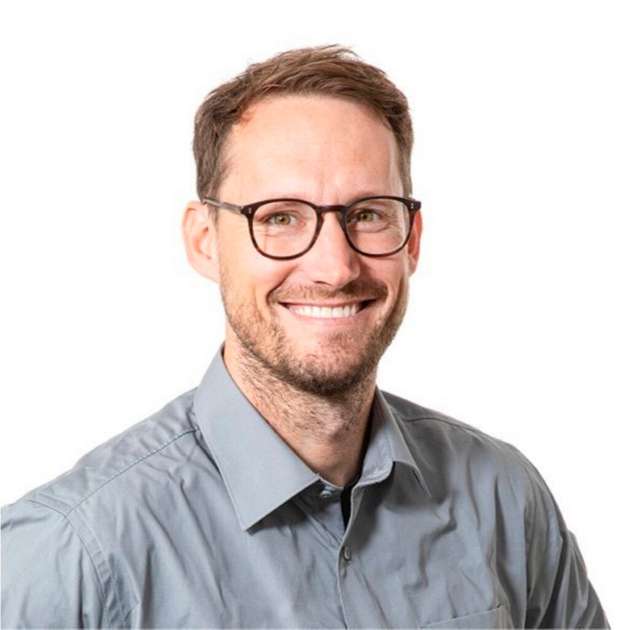 Jens Astfalk ist seit über 20 Jahren in der Kunststoffbranche unterwegs. Angefangen im Spritzguss im Bereich der Lebensmittelverpackungen über Promotion Artikel bis hin zu technischen Bauteilen und Fahrzeugkomponenten bringe ich ein fundiertes Fachwissen mit. Das Thema Kreislaufwirtschaft in der Kunststoffbranche beschäftigt ihn seit über 10 Jahren. Hierzu sollte man sich aus seiner Sicht nicht nur die einzelnen Bereiche und deren Möglichkeiten betrachten, sondern den kompletten Prozess. Von der Kunststoffherstellung, über die Variantenvielfalt, den Bedarf an Kunststoffen und Konsum bis hin über die Sortierung und Recycling.