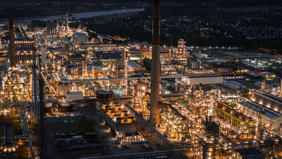 Innomotics liefert Motoren und Umrichter für größte industrielle Wärmepumpe der Welt von BASF.