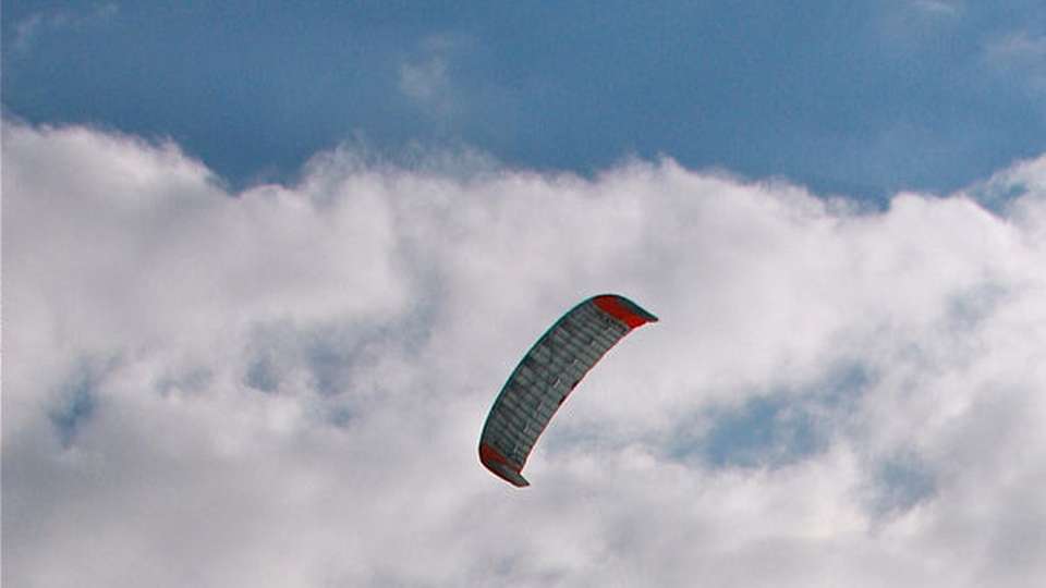Höher, kleiner, effektiver: Drachen fliegen höher als die Flügel von Windrädern reichen und nutzen dort die höhere Windgeschwindigkeit.
                      