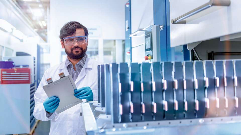 Qualitätskontrolle, Sicherheit, Digitalisierung: Auf der Battery Show Europe präsentiert sich Sick als Lösungsanbieter für die Batterieindustrie.