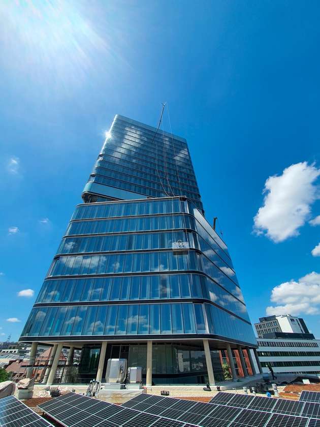 Intensive Strahlung, wie sie durch UV-Licht oder andere elektromagnetische Strahlungsarten erzeugt wird, kann Verbindungslösungen stark beschädigen.