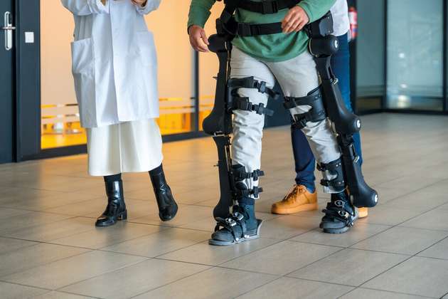 Roboter-Exoskelette werden immer häufiger in der Reha eingesetzt. 