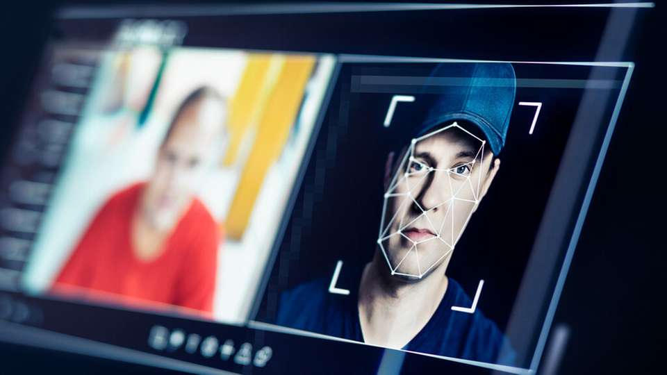 Aufgrund eines Deepfakes hatte ein Mitarbeiter im Jahr 2023 Millionenbeträge überwiesen. Seitdem werden Cyberbedrohungen nur immer komplexer.