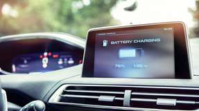 Der Policy Brief des Fraunhofer ISI liefert faktenbasierte Antworten auf zentrale Fragen rund um Batterien und E-Mobilität – von Reichweite über Umweltbilanz bis hin zur Recyclingperspektive.