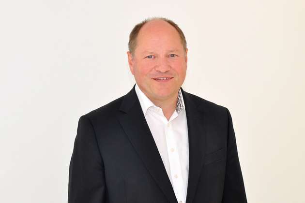 Bert Schukat, Geschäftsführer, Schukat Electronic: Meines Erachtens tritt heute das Produkt selber stärker in den Hintergrund. Im Digitalzeitalter gewinnt die Kunden nur der, der dazu qualitativ gut aufbereitete und zugleich leicht selektierbare Daten liefern kann. Es geht um Instant-Data über alle Handelsstufen sowie zu Material-Bewegungen. Dazu kommt die Transparenz in der Produktkommunikation, insbesondere Compliance und Lebenszyklus-Management. Neben hoher Produkt-Verfügbarkeit sowie nahezu aller dazu greifbarer Materialdaten gewinnt auch Trade-Compliance an Bedeutung. Mit Blick auf eine komfortable Material- und Daten-Logistik sind sind plattformübergreifende EDI sowie automatisierte Geschäftsprozesse essentiell.