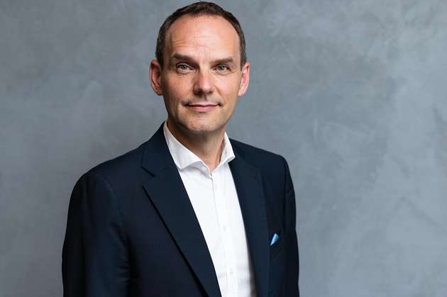 Ralf Bühler, CEO, Conrad Electronic: Kunden setzen auf Lösungsanbieter mit ganzheitlichem Ansatz und maßgeschneiderten Dienstleistungen. Lieferantenkonsolidierung und Prozesseffizienz in der Beschaffung werden immer wichtiger. Im Idealfall gibt es außerdem eigene Teams, die Kunden bei der Umsetzung ihrer Projekte unterstützen – bei der Sonderbeschaffung ebenso wie mit individuell entwickelten Turnkey-Lösungen. Die Anforderungen von Kunden und Herstellern kennen und sie auf unserer Plattform vernetzen, das ist unser Ansatz. Ergänzend unterstützen wir mit unserer Tochter Electronic Direct aktuell auch bei der Vermarktung von Lagerüberbeständen – ein Thema, mit dem derzeit viele Unternehmen kämpfen.
