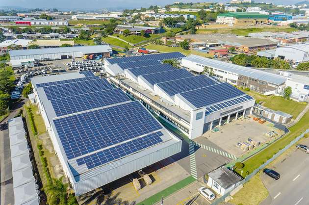 CO2-neutrale Produktion in Afrika: Auf den Dächern der MAN-Fabrik in Pinetown befindet sich seit Dezember 2014 eine 580-kW-Photovoltaikanlage.