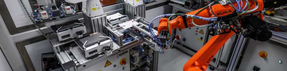 Zwei KR SCARA sowie ein KR Cybertech nano von Kuka haben den Praxistest beim Zellstacking erfolgreich bestanden.