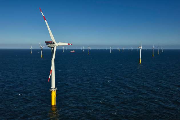 Windpark Borkum: 40 Windenergieanlangen des Windkraftwerks rund 45 km vor der Küste Borkums sollen rund 200.000 Haushalte mit Strom versorgen.
