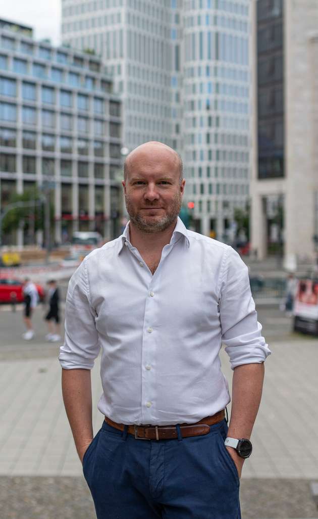 Armin G. Schmidt, CEO von German Bionic: „Das Exia reagiert nicht einfach, und es denkt auch nicht nur mit. Es lernt vom Menschen, und zwar gemeinsam mit jeder individuellen Bewegung.“