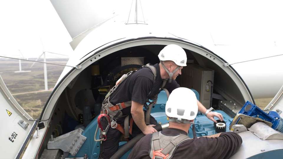 Wartung von Windenergieanlagen: Winergy hat ein Verfahren entwickelt, mit dem das Planetenträgerlager auch ohne Ausbau des Getriebes ausgetauscht werden kann. 