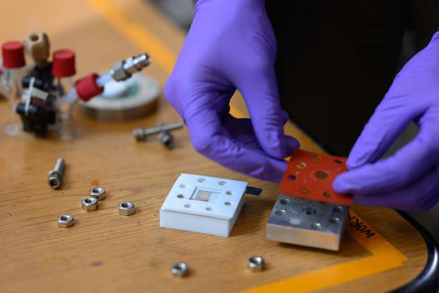Ein Beispiel für einen Prototyp des Systems im Labormaßstab, eine so genannte Fließzelle.