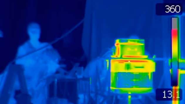 Bedingt durch die Schmelztemperatur von Glas geht es beim drucken recht heiß her.