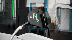 Was heute noch eine Ausnahme ist, wird bald zum Standard: Mit der neuen Wasserstofftankstelle in Düsseldorf schaffen H2 Mobility, die Rheinbahn und die Stadtwerke die Infrastruktur für klimaneutrale Mobilität in der Stadt.