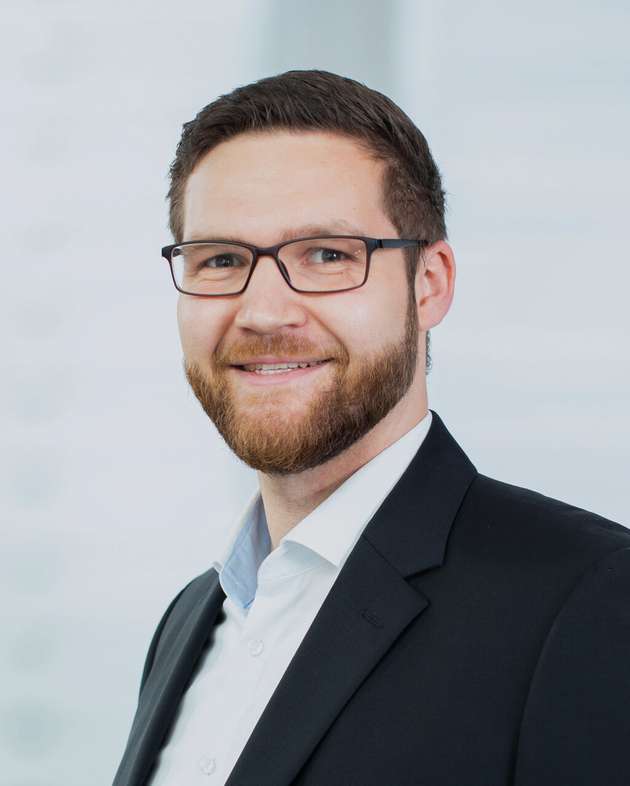 Sebastian Stelzer, Groupleader Product Management Industrial Communication, Weidmüller: Als Produktmanager bei Weidmüller sehe ich immer wieder, dass in der industriellen Kommunikation nicht nur Produkte mit passender Funktionalität zählen. Was für unsere Kunden den Unterschied macht, ist die langfristige Verfügbarkeit, ein verlässlicher Support und ein direkter Ansprechpartner, der im Bedarfsfall schnell und kompetent weiterhilft. Genau hier setzen wir an – ob bei Lieferzeiten, technischen Fragestellungen oder bei der Unterstützung individueller Applikationen.