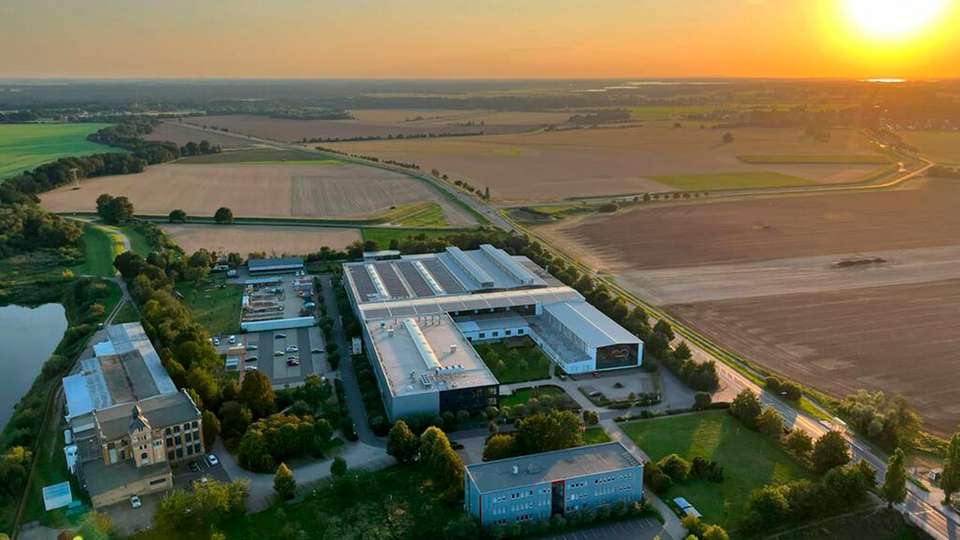 Profiroll Technologies auf dem Weg zur Dekarbonisierung: Durch das ganzheitliche Energiekonzept von Engie Deutschland reduziert der Metallverarbeitungsspezialist den Einsatz fossiler Primärenergie und senkt die CO2-Emissionen erheblich.