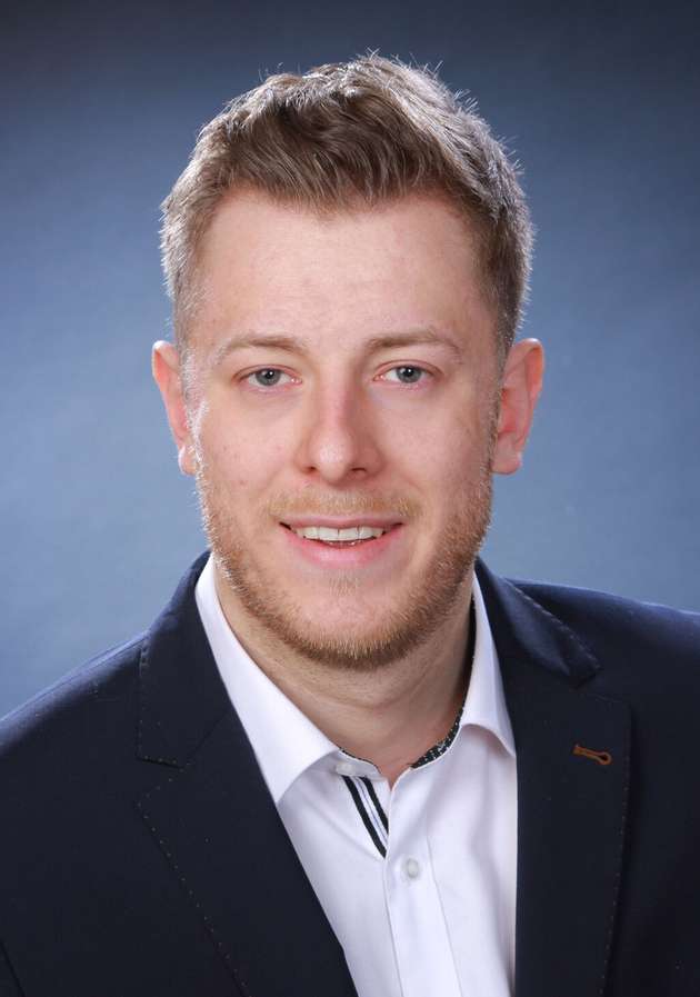 „Unternehmen erhalten mit AI Agents Werkzeuge, die wie ein Mensch Aufgaben bearbeiten, jedoch mit der Effizienz digitaler Systeme“, sagt Julian Staub, Business Director Intelligent Process Automation bei LHIND.