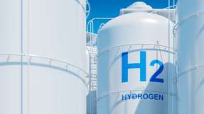 Durch das neu gewonnene Verständnis der Strömungen und Mikrotropfen innerhalb der Gasblasen lassen sich Elektrolyseprozesse gezielter verbessern, wodurch die Wasserstoffproduktion effizienter und stromsparender wird.