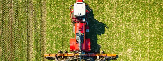 Ammoniak ist unter anderem in der Düngemittelindustrie eine wichtige Komponente. Ihn klimafreundlich und zugleich kostengünstig herzustellen, stellt allerdings eine Herausforderung dar.
