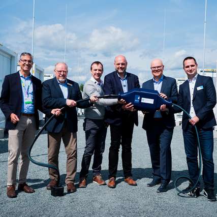 Von links nach rechts: Christian Marcks (GLS Bank), Walter Behrens (Kreispräsident), Georg Gallmetzer (Eco Stor), Marc Prätorius (Bürgermeister von Bollingstedt), Tobias Goldschmidt (Minister für Energiewende, Klimaschutz, Umwelt und Natur Schleswig-Holstein) und Steffen Bandelow (SH Netz).