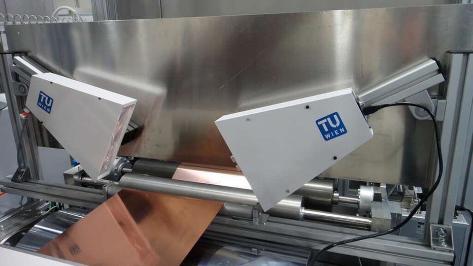 Inline-Ellipsometriesysteme erlauben eine zuverlässige Qualitätsprüfung von Beschichtungen, beispielsweise in Roll-to-Roll-Anlagen zur Inspektion von Elektrolyt-Beschichtungen auf Kupferfolien.