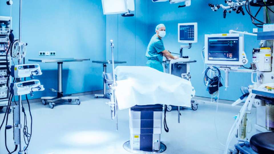 Eine kontinuierliche Risikobewertung sichert dauerhaften Schutz, während Maßnahmen Fehler und Gefahren effektiv minimieren.