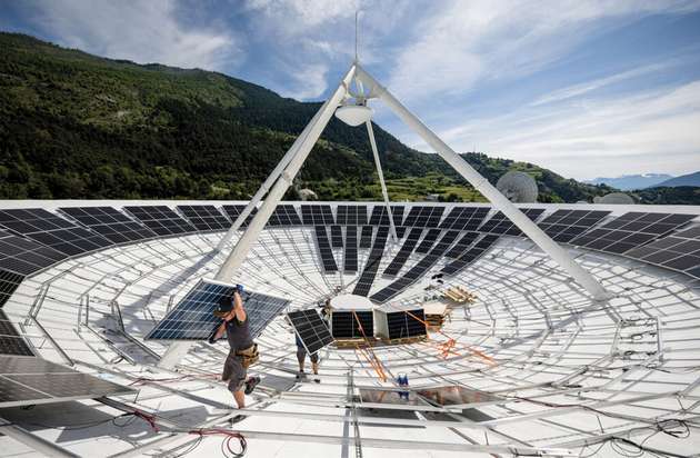Die ungenutzten Satellitenschüsseln werden für die Stromversorgung des Rechenzentrums von Leuk TDC verwendet. Zusätzlich wird das Rechenzentrum mit Strom aus einer Solaranlage auf dem Dach des Hauptgebäudes und aus Wasserkraftwerken versorgt, sodass der gesamte Energiebedarf zu 100 % aus erneuerbaren Energien gedeckt wird.