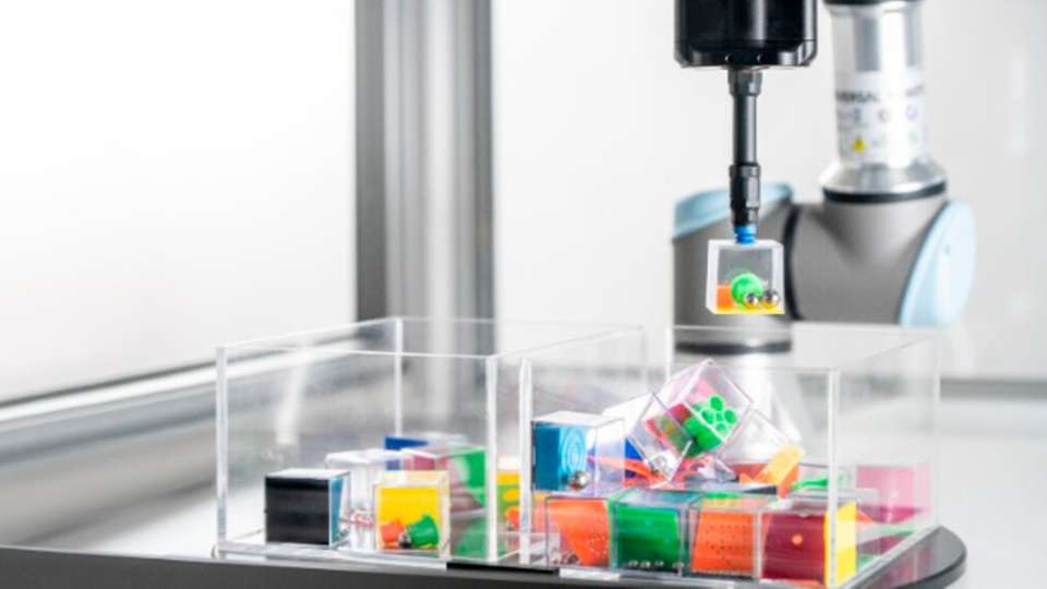 GoROBOT3D in einer beispielhaften Bin-Picking Szene mit schwierig zu erkennenden Objekten.