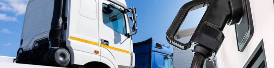 Der Einsatz von Elektro-Lkw lässt sich verbessern, indem Touren und Ladepläne software- und KI-gestützt auf Flottenebene neu geplant werden, um Reichweite, Auslastung und Wirtschaftlichkeit zu maximieren.