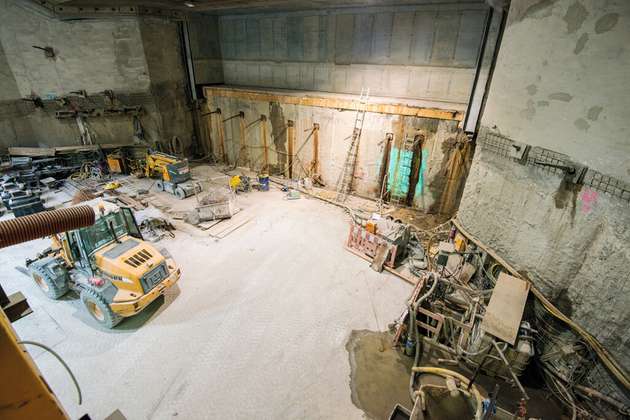 Zu sehen ist der Stationsbau Ettlinger Tor im Rohbau.